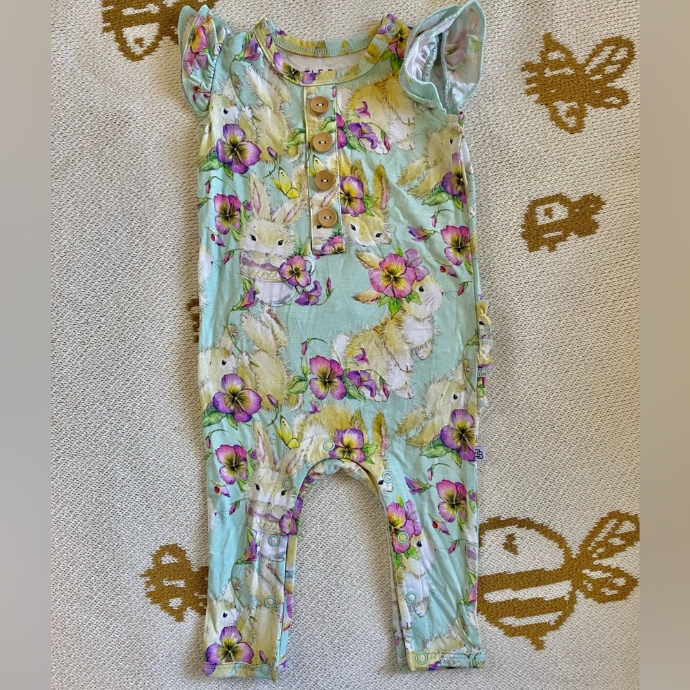 Little bum bums some bunny to love romper